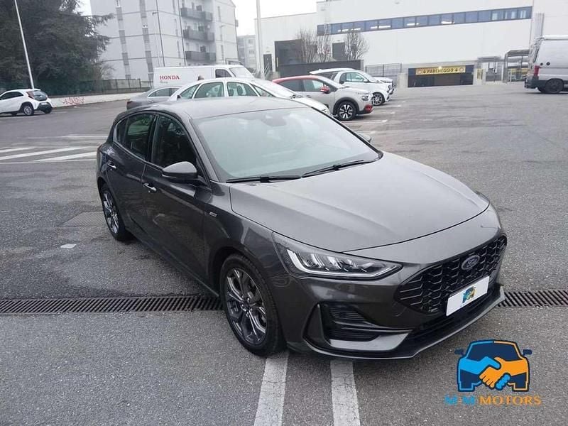 Grigio Usata 2023 Ford Focus ST-Line Tre volumi | 17.900 € (Buon prezzo) - Immagine 1/4