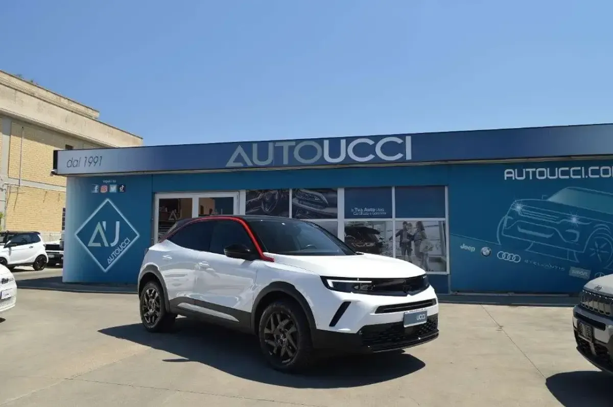 Usata Opel Mokka Elegance 131 CV (96 kW) 2023 Bianco tetto nero SUV