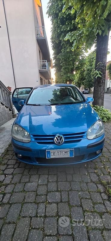 Usata VW Golf IV 105 CV (77 kW) 2005 Blu Berlina
