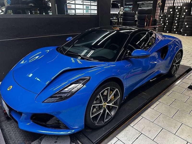 Blu/azzurro Usata 2024 Lotus Emira Coupé | 85.000 € (Buon prezzo) - Immagine 1/4