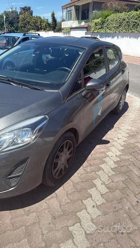 Grigio Usata 2019 Ford Fiesta Utilitaria | 7200 € (Super prezzo) - Immagine 1/4