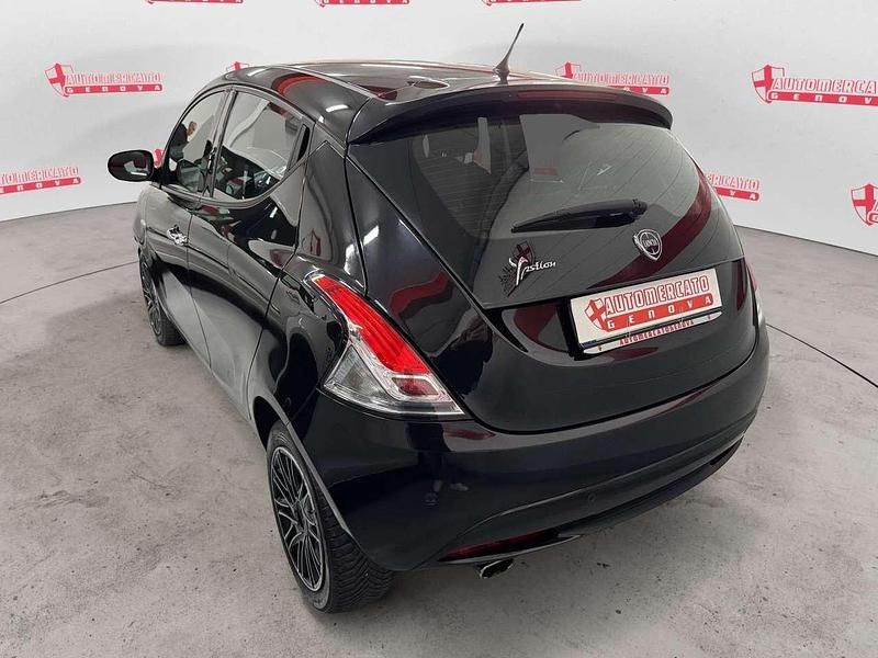 Usata Lancia Ypsilon Gold 69 CV (50 kW) 2018 Nero Utilitaria