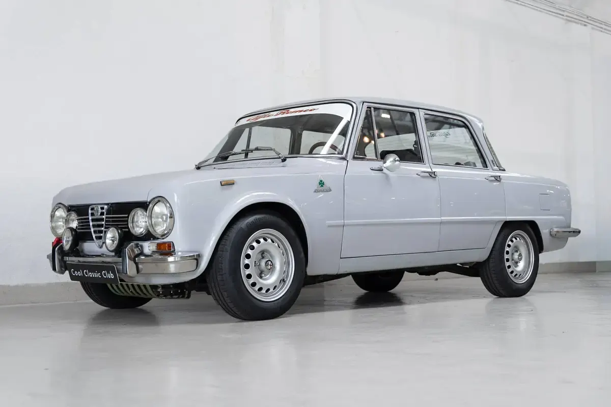 Usata Alfa Romeo Giulia Super 130 CV (95 kW) 1974 Argento Berlina