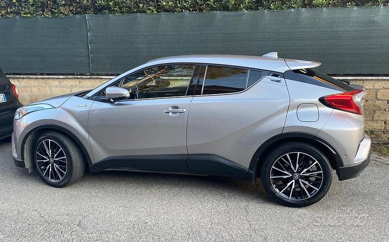 Usata Toyota C-HR Lounge 98 CV (72 kW) 2018 Grigio SUV