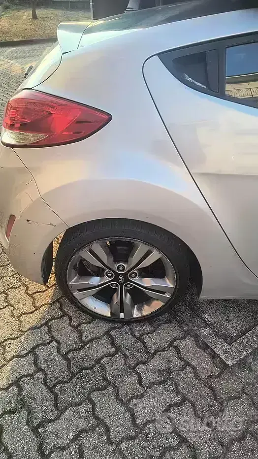 Usata Hyundai Veloster 140 CV (102 kW) 2011 Grigio Utilitaria
