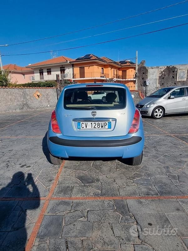 Usata Lancia Ypsilon 75 CV (55 kW) 2006 Blu Utilitaria