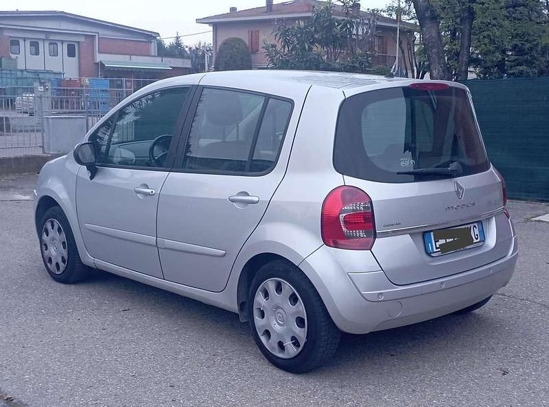 Usata Renault Modus 75 CV (55 kW) 2012 Argento Monovolume