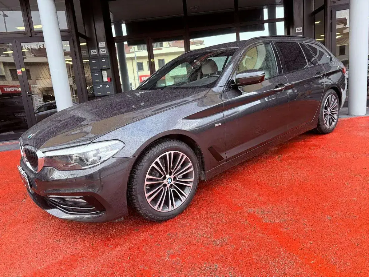 Usata BMW 520 Sport Line 190 CV (139 kW) 2019 Grigio Station wagon