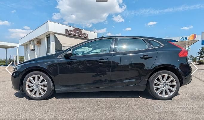 Usata Volvo V40 Business Edition 120 CV (88 kW) 2016 Nero Berlina