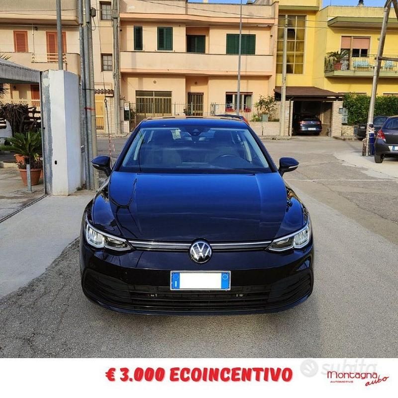 Usata VW Golf VIII Life 116 CV (85 kW) 2022 Nero Berlina
