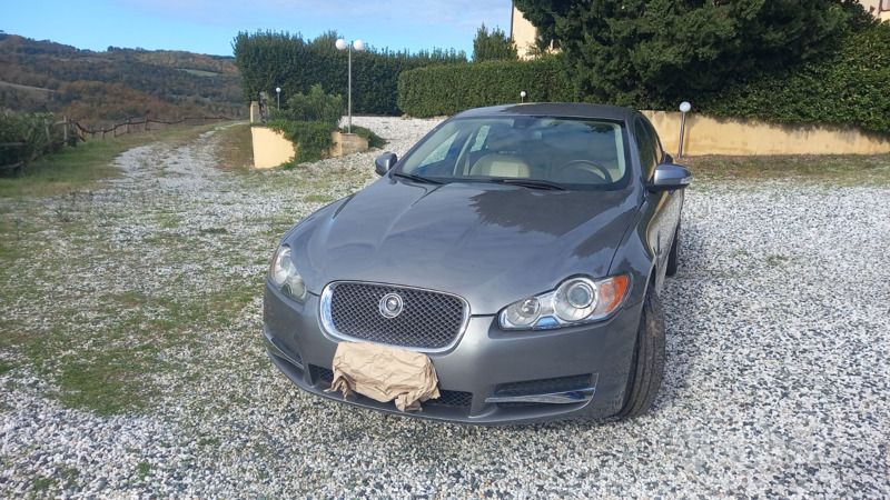 Grigio Usata 2011 Jaguar XF Tre volumi | 7900 € (Ottimo prezzo) - Immagine 1/4