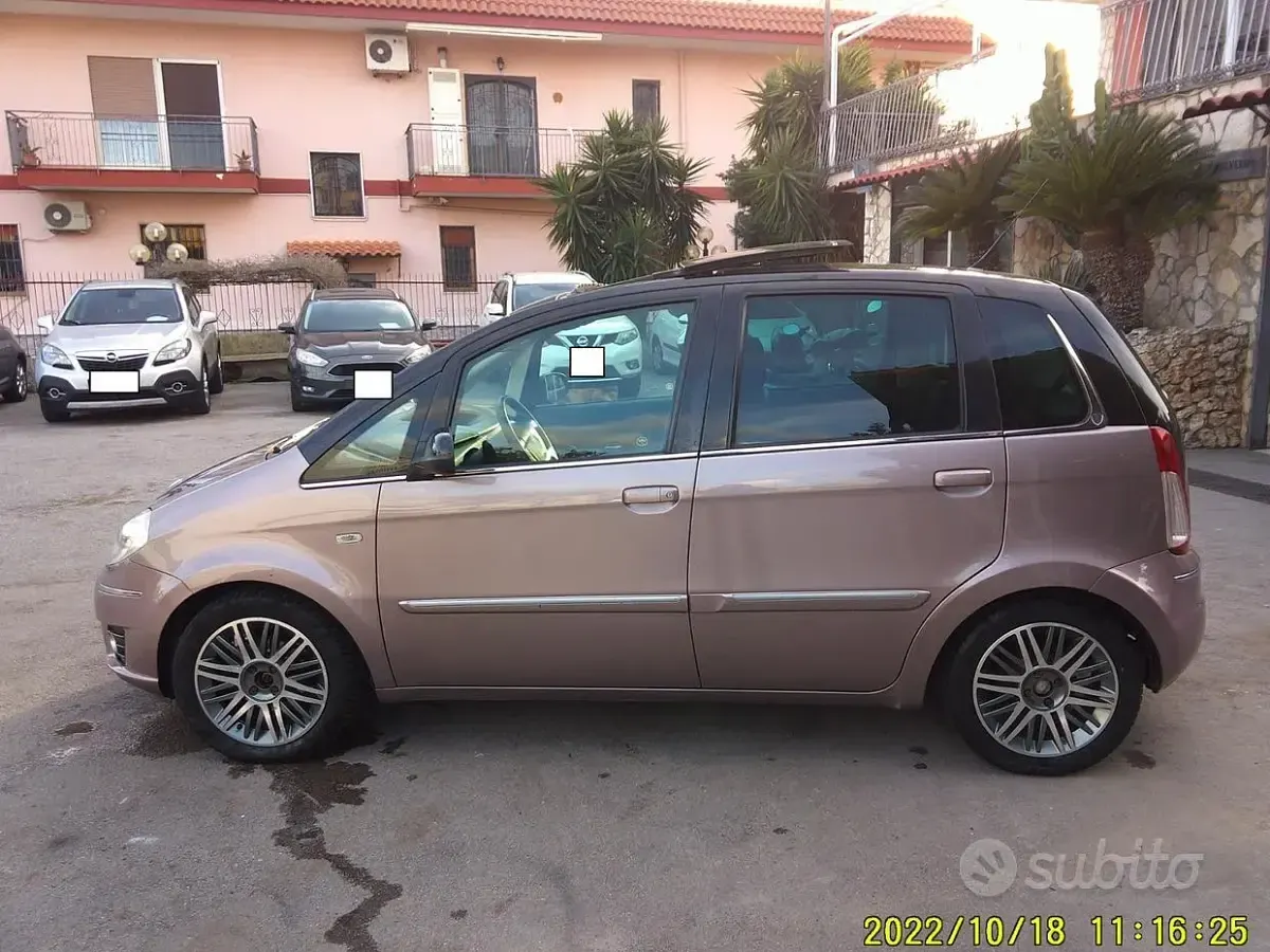 Usata Lancia Musa 95 CV (69 kW) 2008 Grigio Monovolume