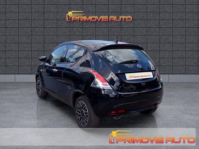 Usata Lancia Ypsilon Gold 69 CV (50 kW) 2024 Nero Utilitaria