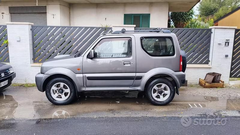 Usata Suzuki Jimny 86 CV (63 kW) 2008 Grigio SUV