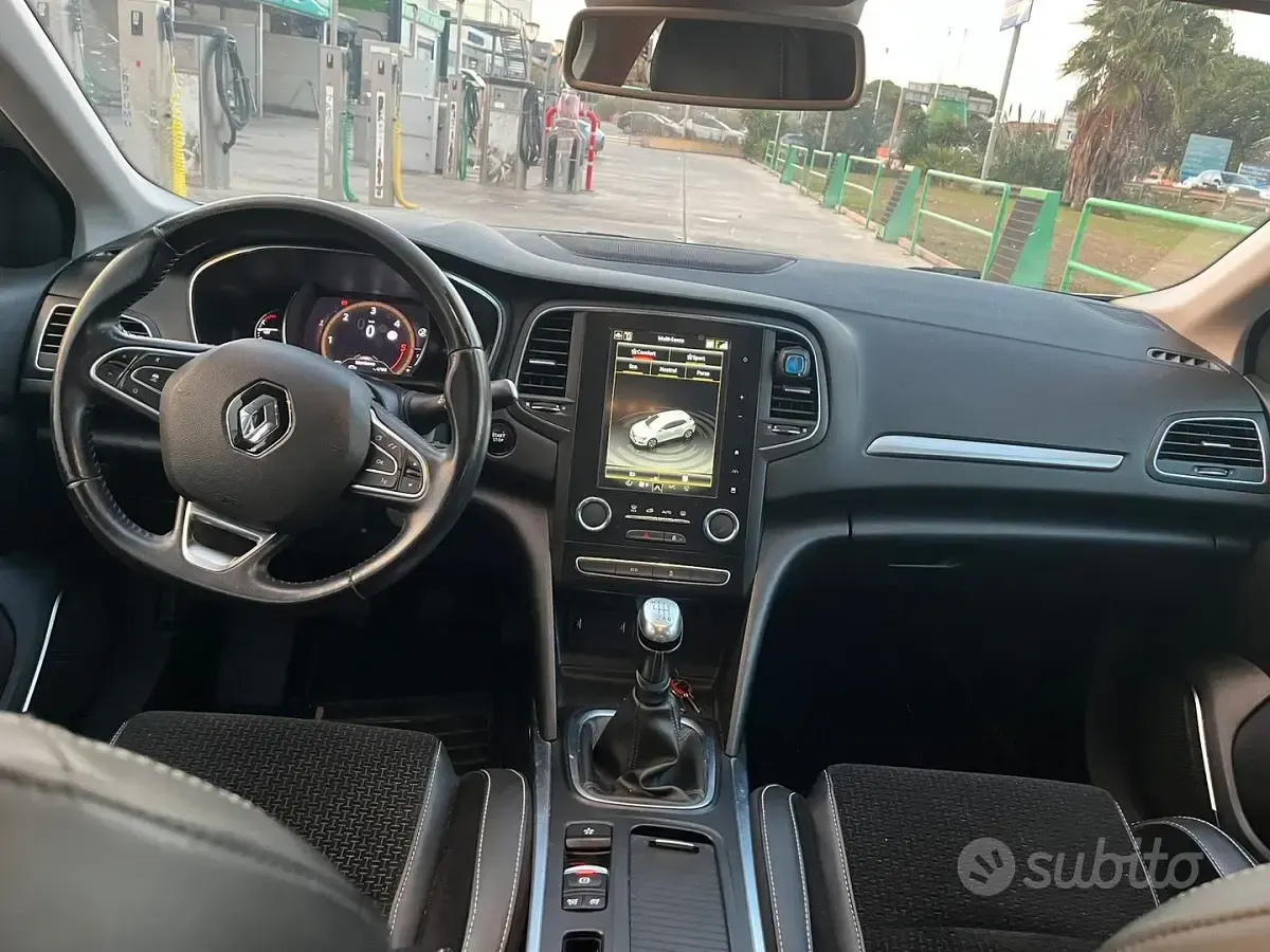 Usata Renault Mégane IV 116 CV (85 kW) 2020 Grigio Berlina