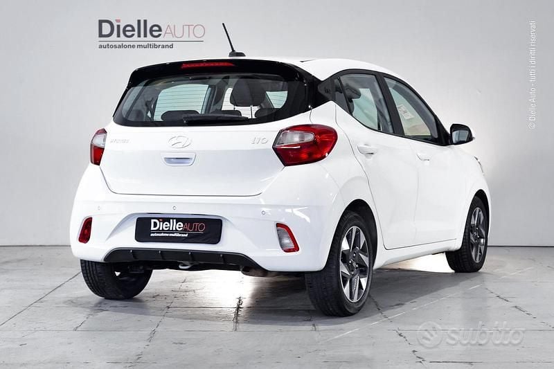 Begagnad Hyundai i10 67 HK (49 kW) 2023 Vit Halvkombi