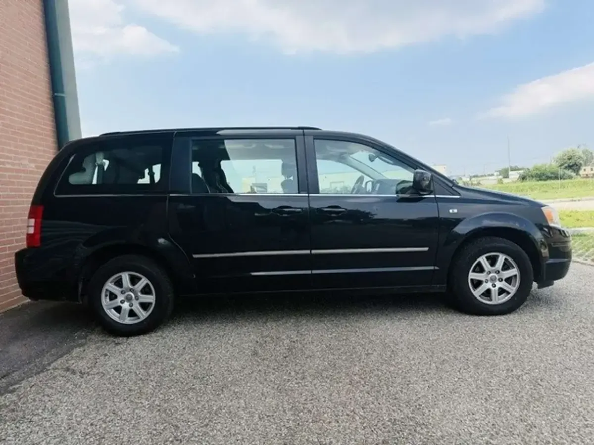 Usata Chrysler Grand Voyager Limited 163 CV (119 kW) 2010 Nero Monovolume