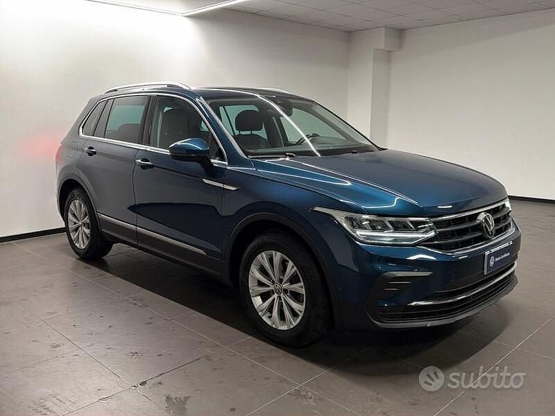 Usata VW Tiguan Life 122 CV (89 kW) 2022 Blu SUV