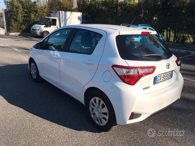 Usata Toyota Yaris Active 72 CV (52 kW) 2020 Bianco Berlina