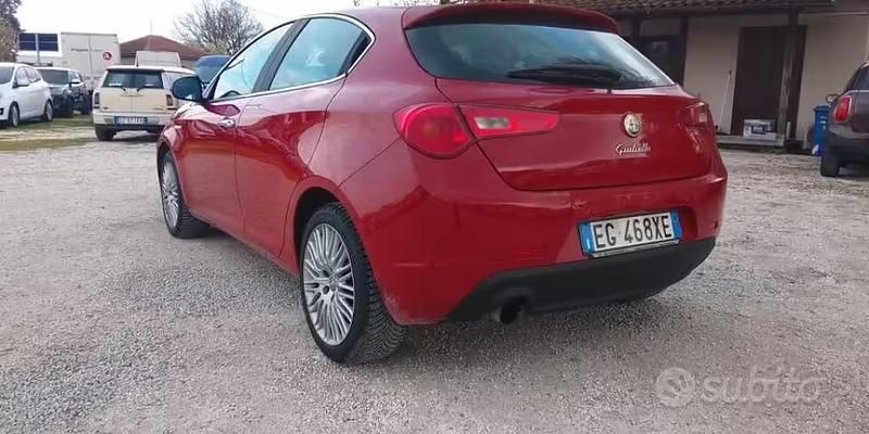 Usata Alfa Romeo Giulietta Exclusive 169 CV (124 kW) 2011 Rosso Utilitaria