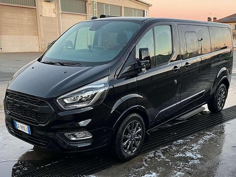 Usata Ford Tourneo Titanium 185 CV (136 kW) 2021 Nero Monovolume