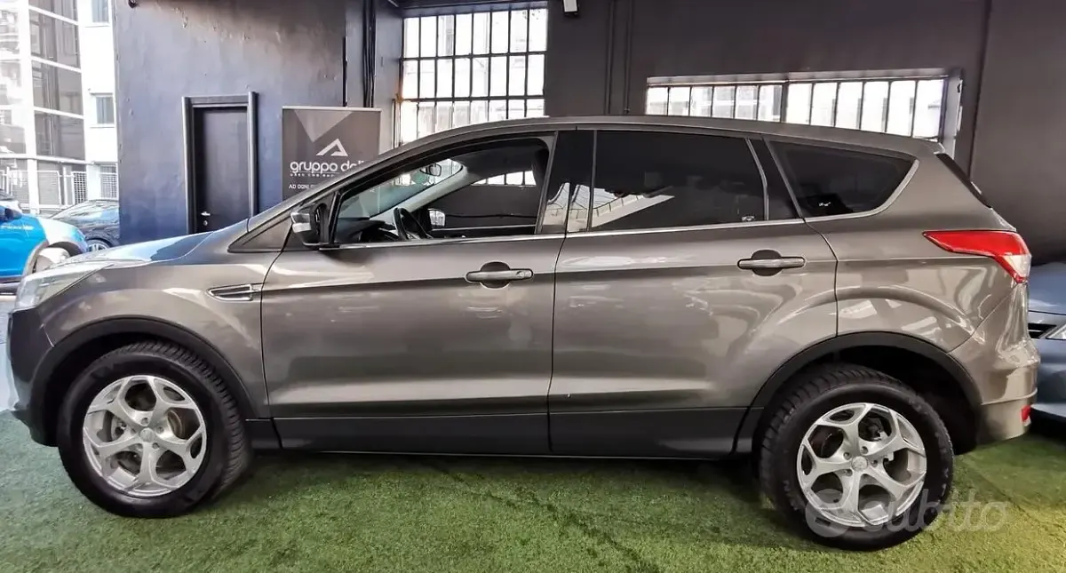 Usata Ford Kuga Titanium 140 CV (102 kW) 2014 Grigio SUV