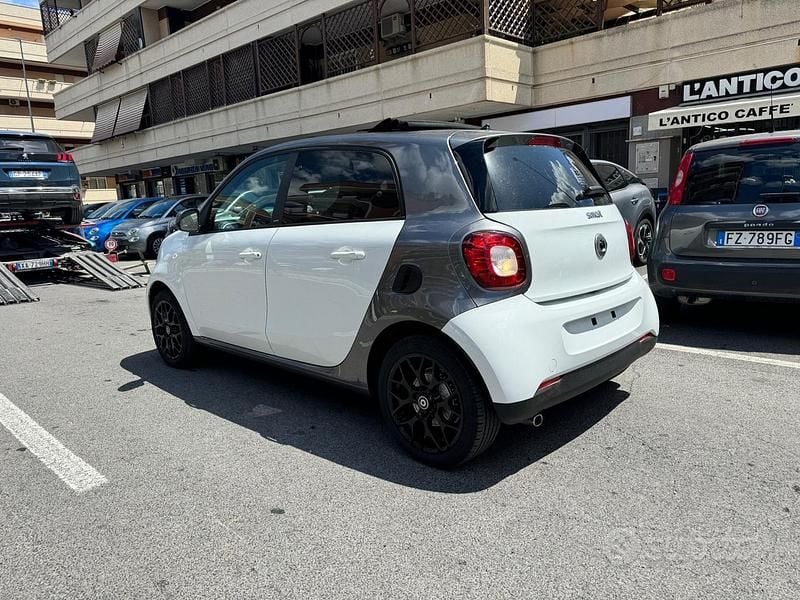 Usata Smart ForFour Passion 90 CV (66 kW) 2018 Bianco Utilitaria