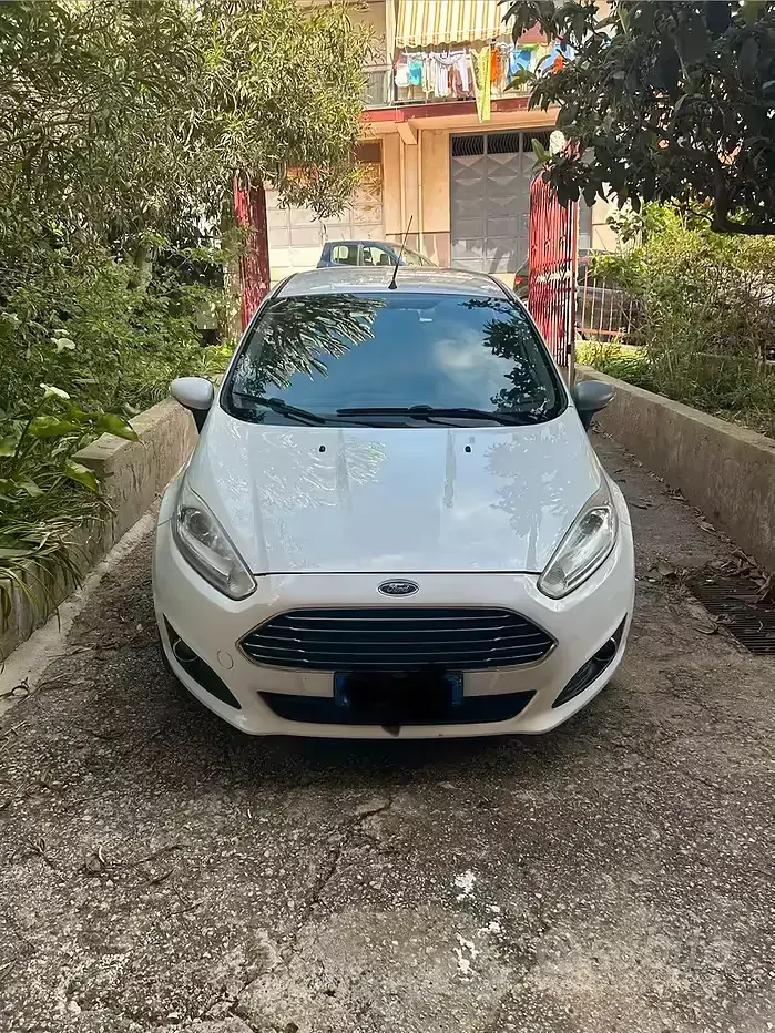 Usata Ford Fiesta 75 CV (55 kW) 2014 Bianco Utilitaria