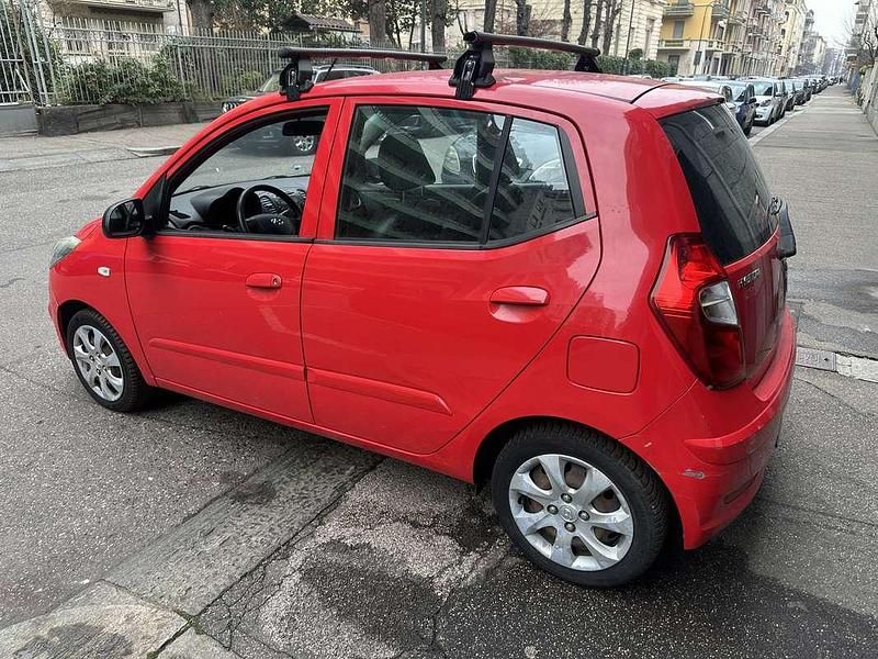 Usata Hyundai i10 Comfort 69 CV (50 kW) 2011 Rosso Utilitaria