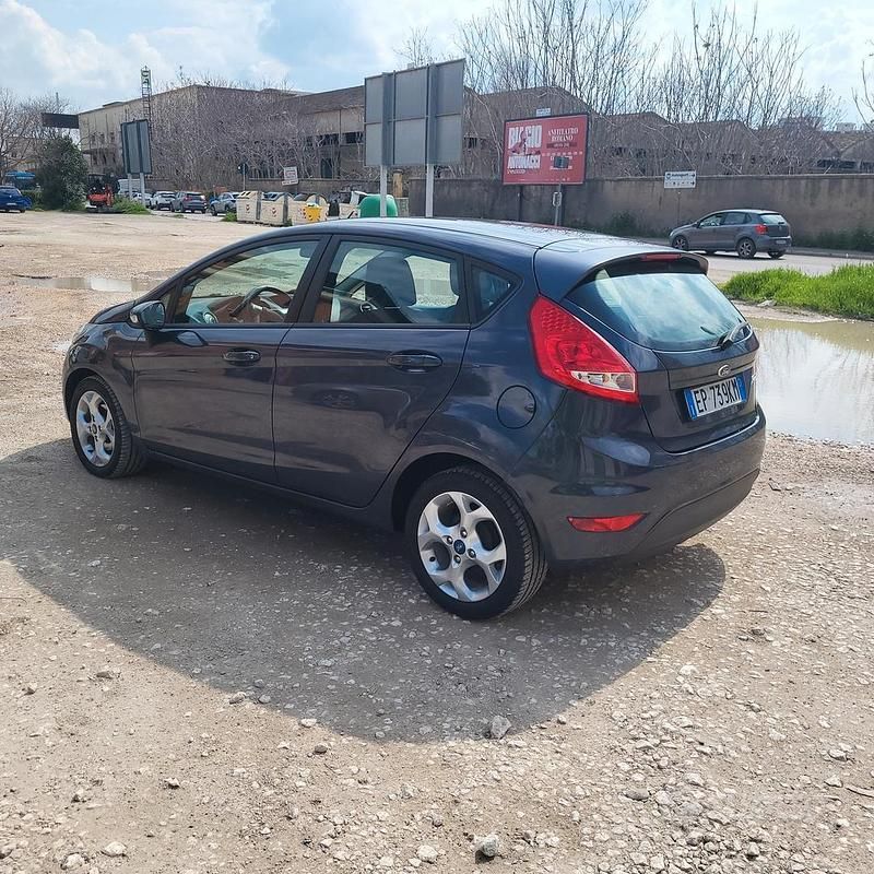 Usata Ford Fiesta 70 CV (51 kW) 2012 Utilitaria