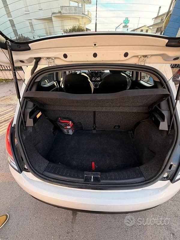 Usata Lancia Ypsilon 69 CV (50 kW) 2018 Bianco Utilitaria