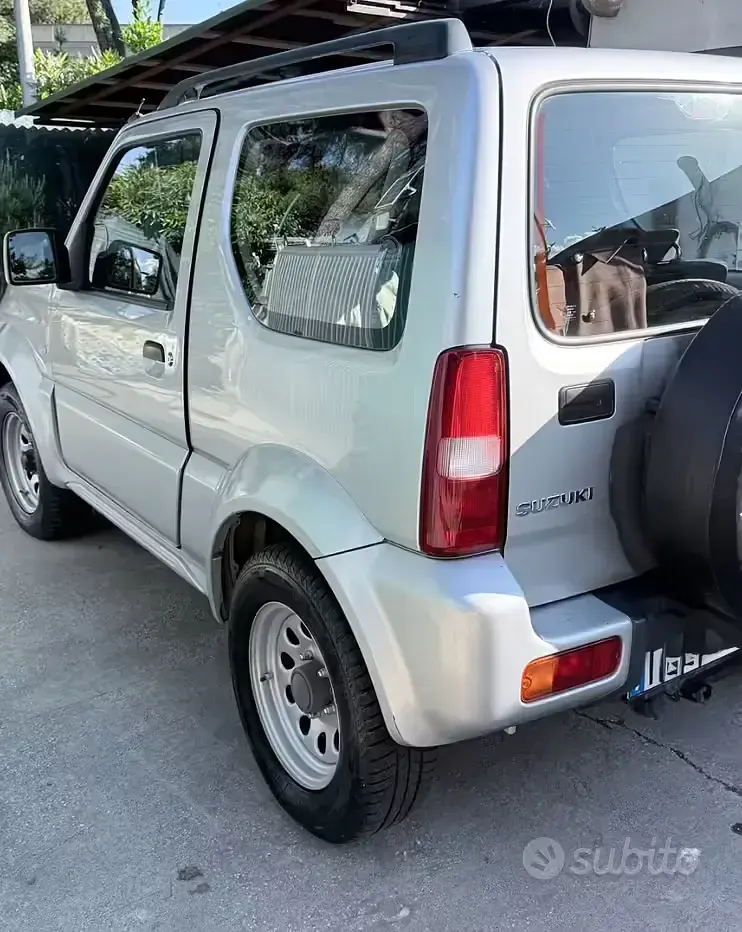 Usata Suzuki Jimny 85 CV (62 kW) 2016 Grigio SUV