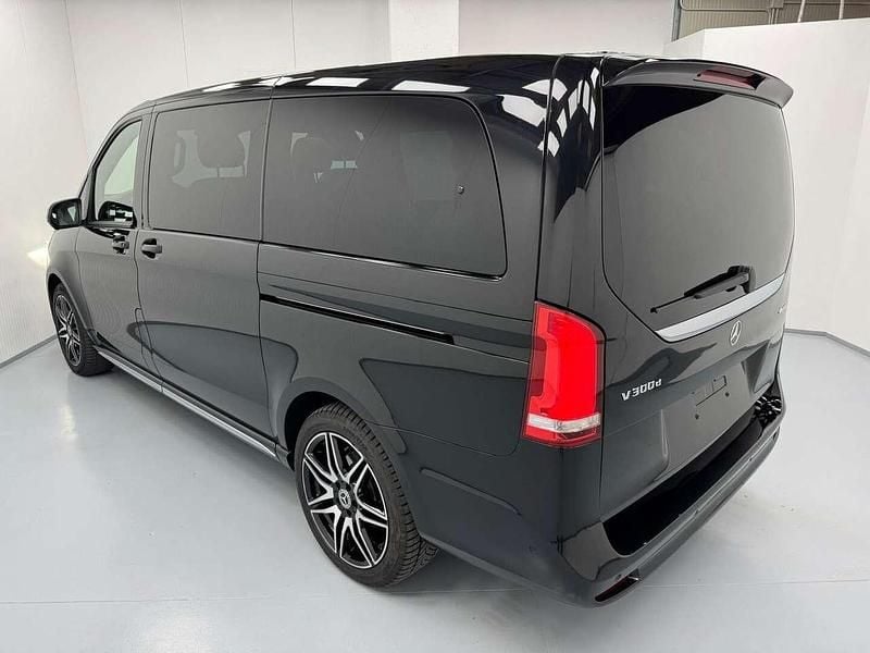 Usata Mercedes V300 Avantgarde 239 CV (175 kW) 2023 Nero ossidiana metallizzato Monovolume