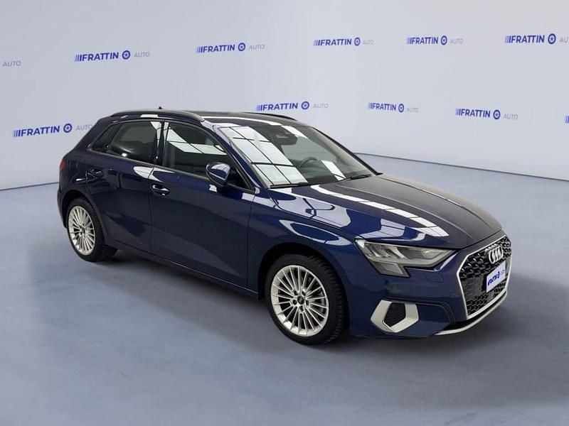 Begagnad Audi A3 Sportback Advanced 111 HK (81 kW) 2024 Grå Halvkombi