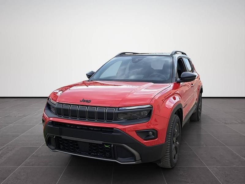 Nuova Jeep Avenger Overland 136 CV (100 kW) 2026 Ruby con tetto volcano SUV