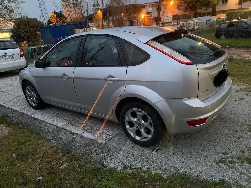 Usata Ford Focus 108 CV (79 kW) 2011 Grigio Berlina