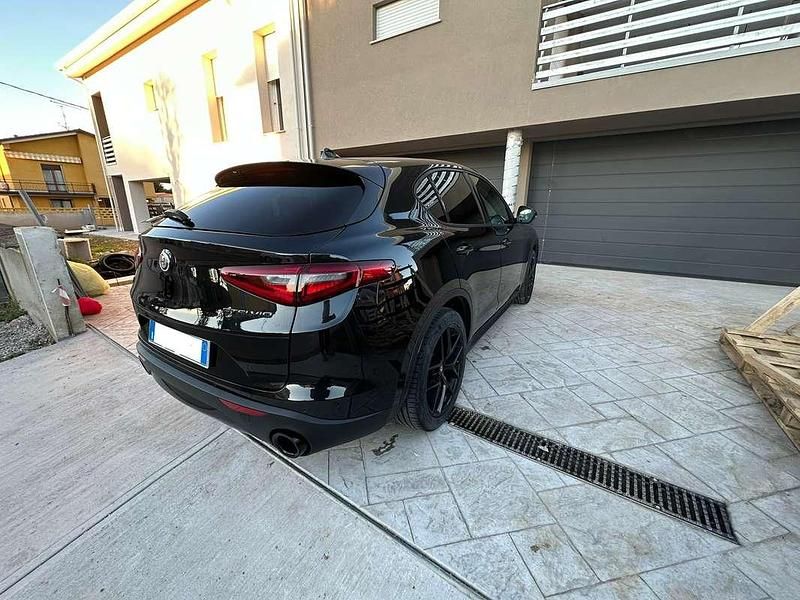 Usata Alfa Romeo Stelvio Sprint 190 CV (139 kW) 2020 Nero SUV