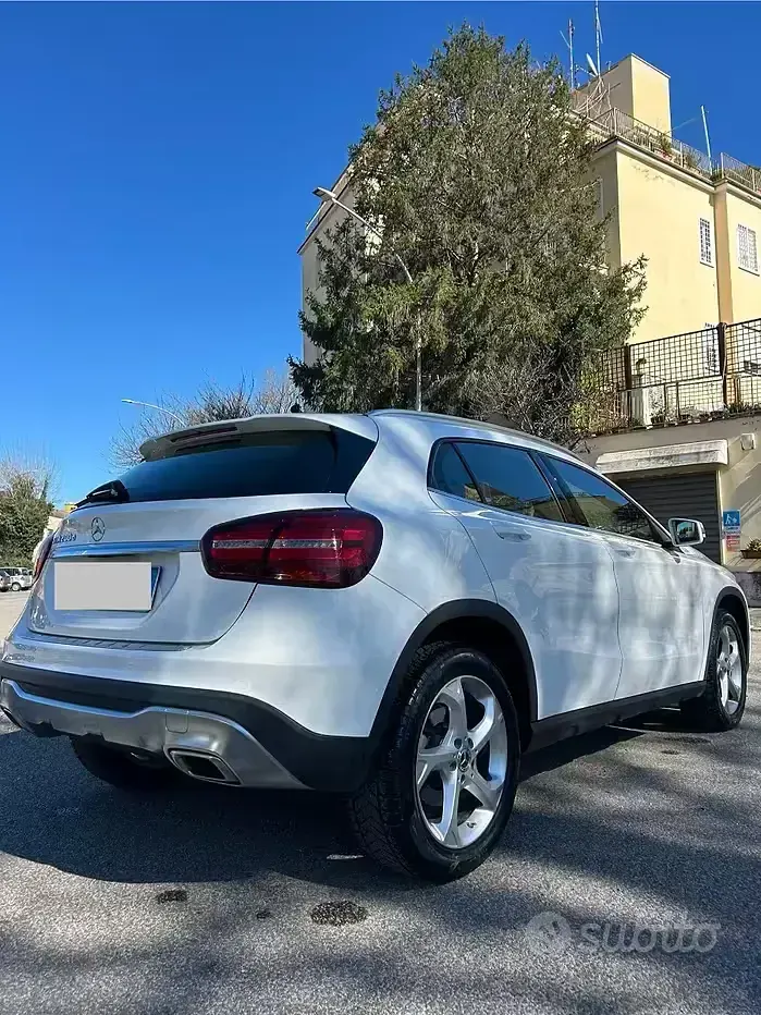 Usata Mercedes GLA200 136 CV (100 kW) 2019 Bianco SUV