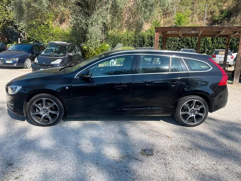 Usata Volvo V60 Kinetic 120 CV (88 kW) 2016 Nero Station wagon