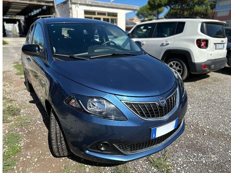 Usata Lancia Ypsilon S 70 CV (51 kW) 2024 Blu Utilitaria