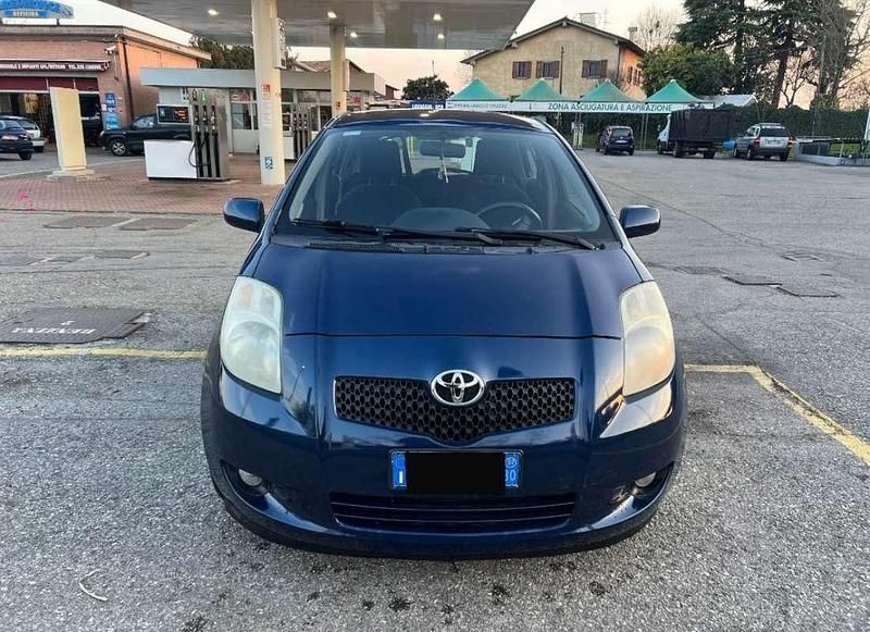 Usata Toyota Yaris Sol 69 CV (50 kW) 2007 Blu/azzurro Utilitaria
