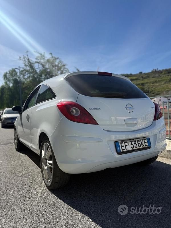 Bianco Usata 2022 Opel Corsa Tre volumi | 3400 € (Super prezzo) - Immagine 1/4