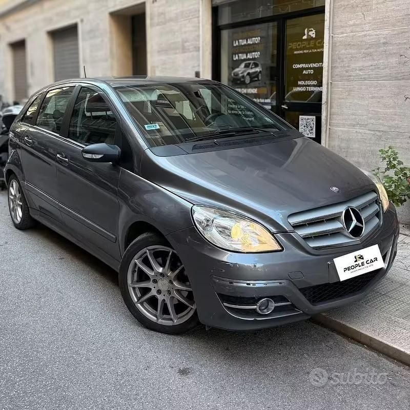 Usata Mercedes B200 140 CV (102 kW) 2010 Grigio Monovolume