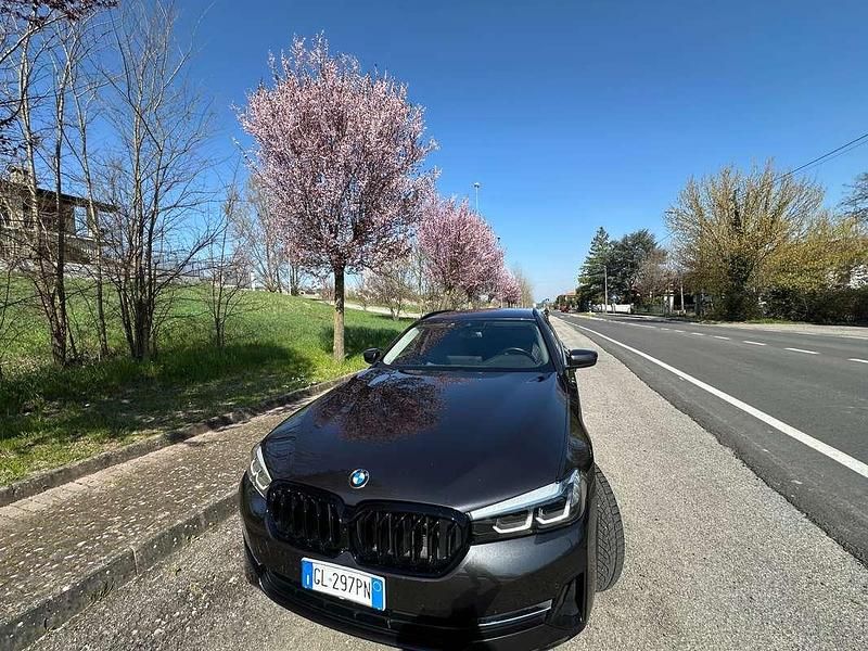 Usata BMW 520 Comfort Edition 190 CV (139 kW) 2022 Nero Station wagon