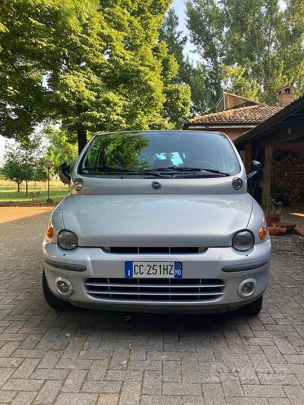 Usata Fiat Multipla 103 CV (75 kW) 2002 Grigio Monovolume
