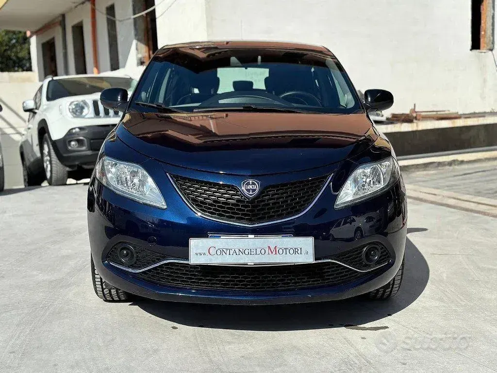 Usata Lancia Ypsilon 84 CV (61 kW) 2016 Bluazzurro Utilitaria
