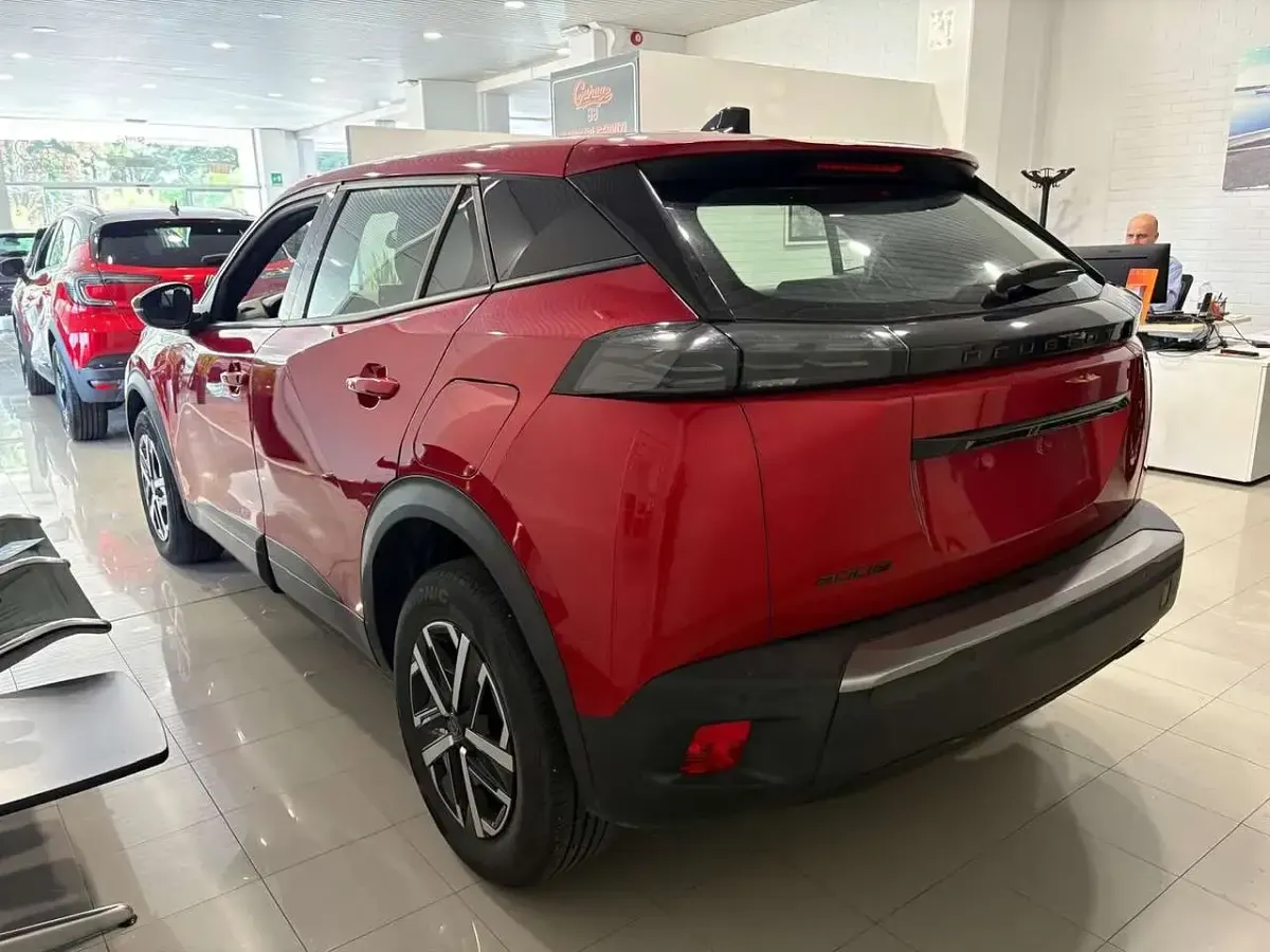 Usata Peugeot 2008 Allure 101 CV (74 kW) 2024 Rosso elixir SUV