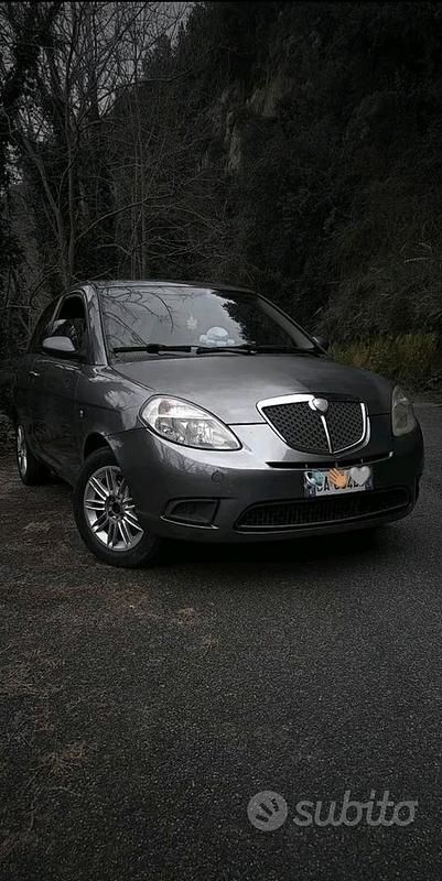 Usata Lancia Ypsilon 70 CV (51 kW) 2006 Grigio Utilitaria