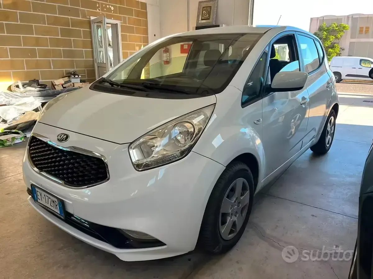 Usata Kia Venga 90 CV (66 kW) 2015 Bianco Utilitaria