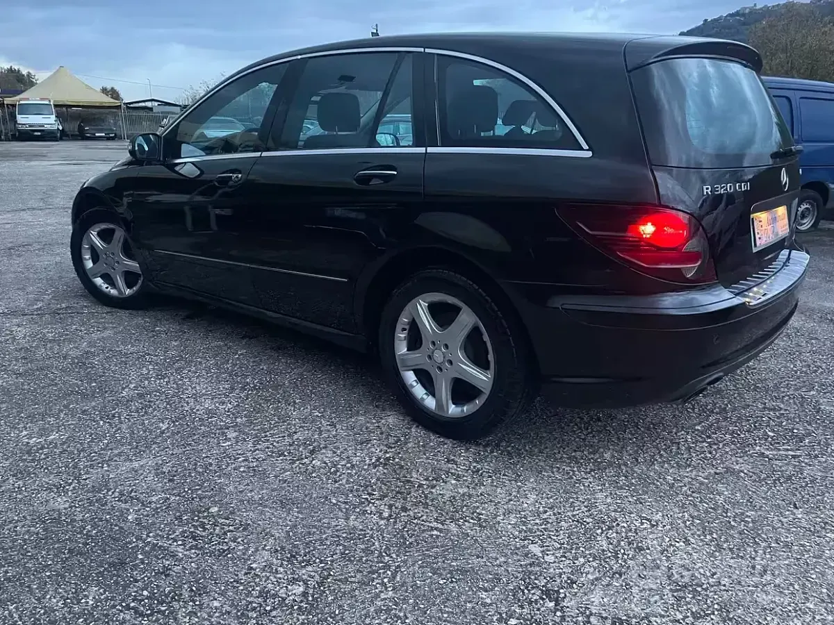 Usata Mercedes R320 224 CV (164 kW) 2008 Nero Station wagon